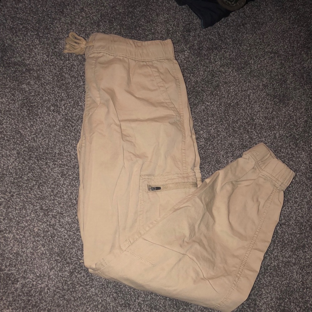 Men’s khaki pants